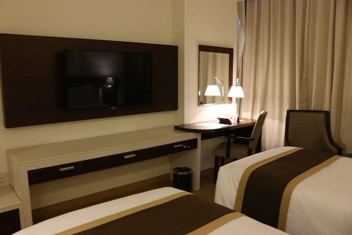 Room 8 of 72