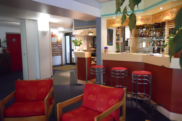 Lobby lounge