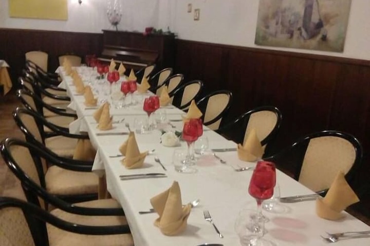 Dining 4 of 12