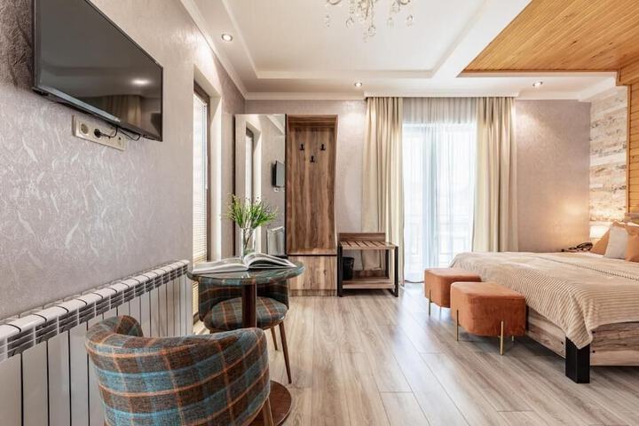 Room 2 of 20