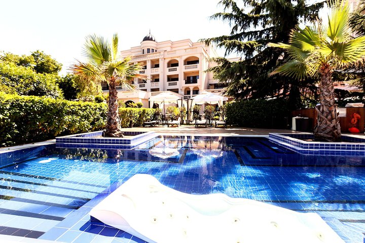 Pools & Facilities