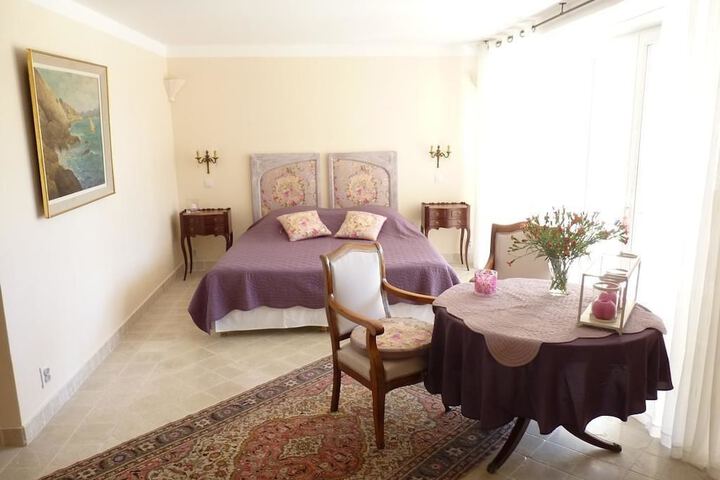 Room 2 of 35