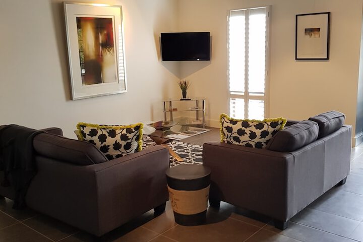 Room 6 of 12