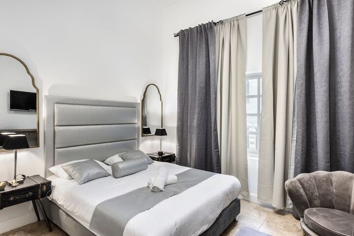 Room 10 of 43