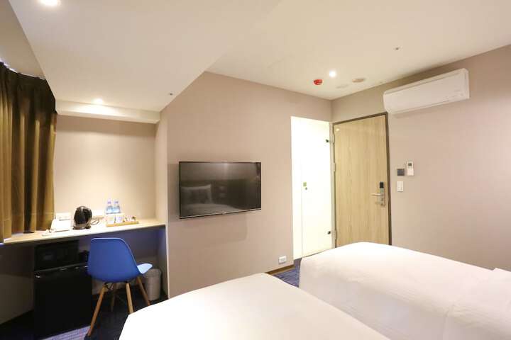 Room 15 of 57