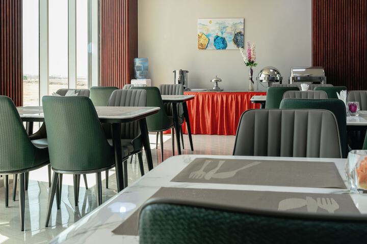 Dining 48 of 51