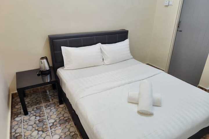 Room 6 of 73
