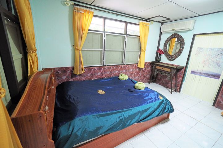 Room 14 of 42