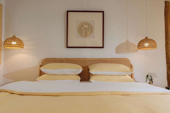 Room 183 of 242