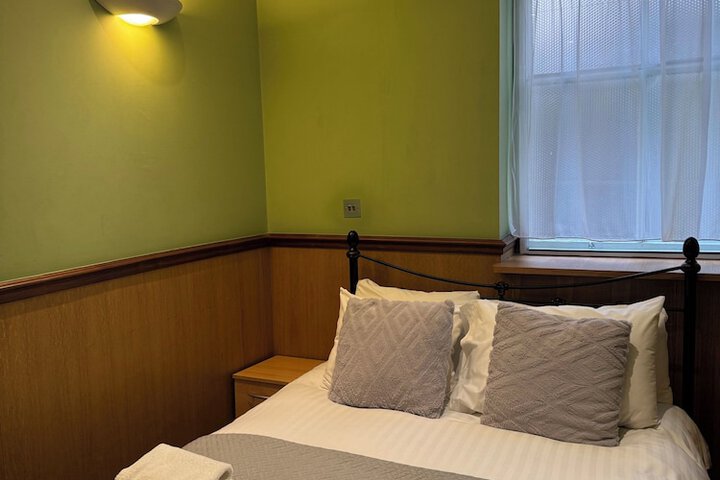 Room 21 of 37