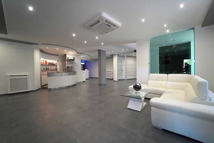 Lounge 9 of 10