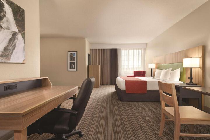 1 King Bed (6 of 19)