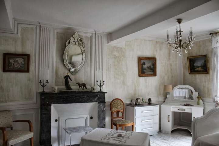 Room 9 of 27