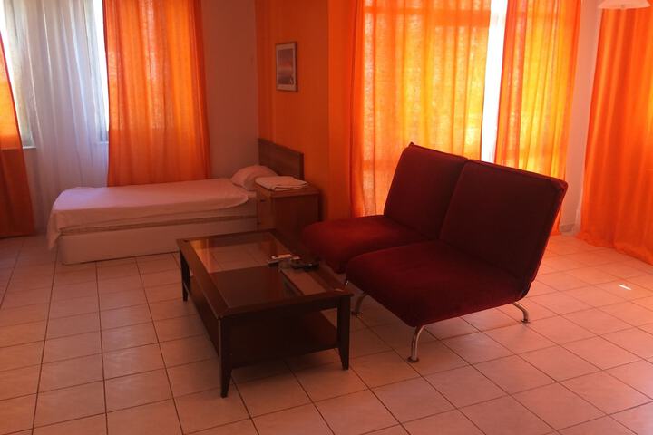 Room 7 of 18