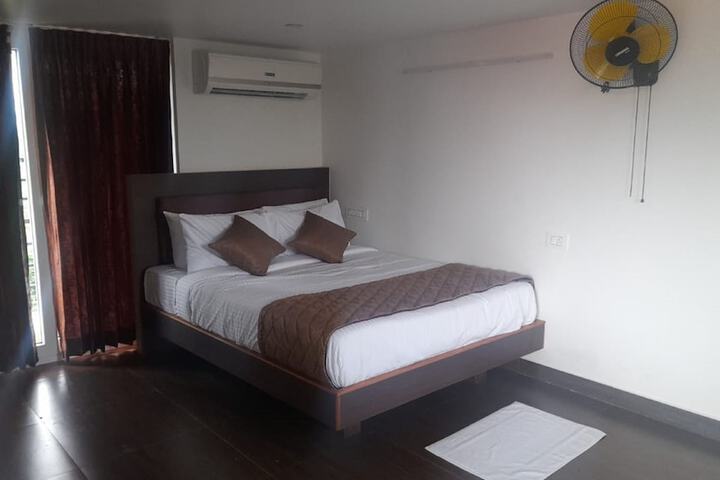 Room 16 of 138