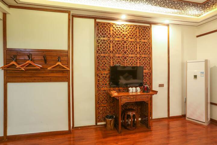 Room 9 of 27