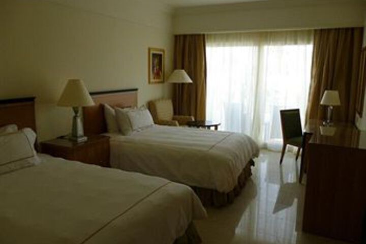 Hotel Suite Photo