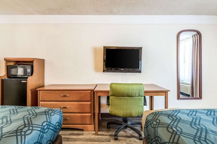 Room 12 of 37