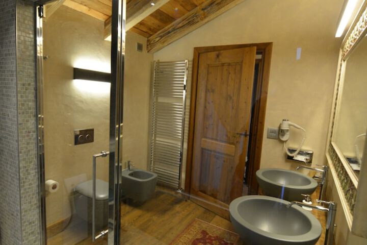 Room 30 of 44