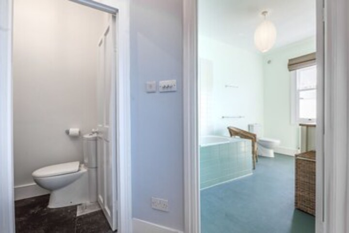 Room 2 of 38