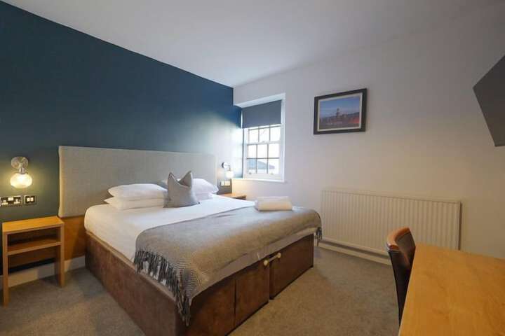 Room 4 of 17