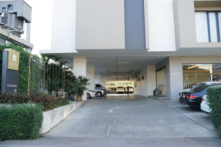 Hotel Exterior 77 of 80