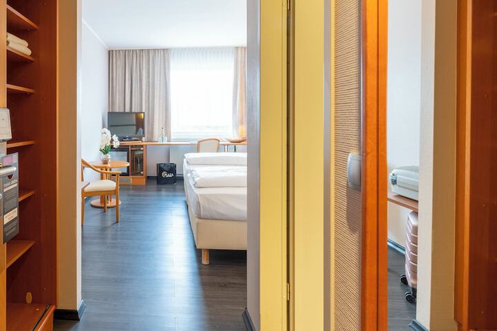 Room 14 of 90