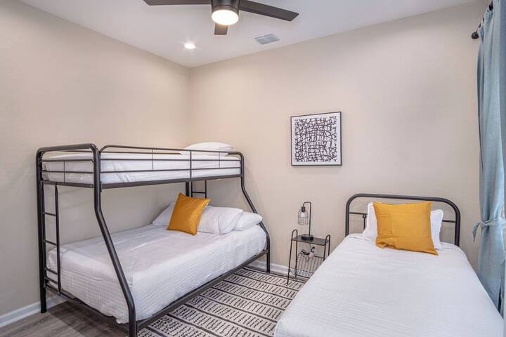 Room 6 of 34