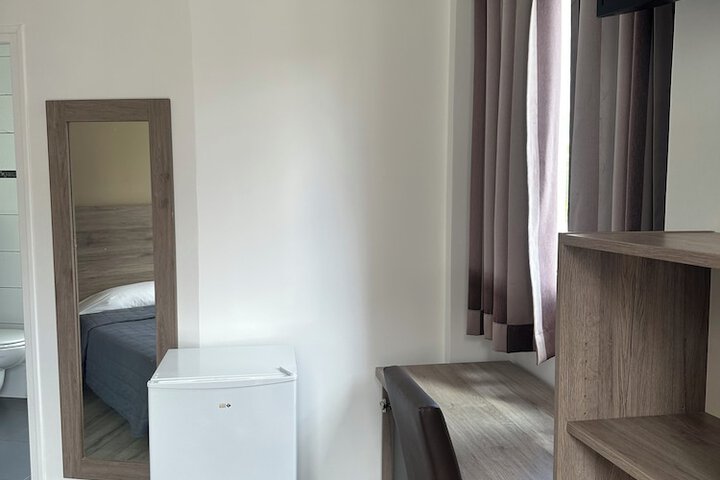 Room 15 of 36