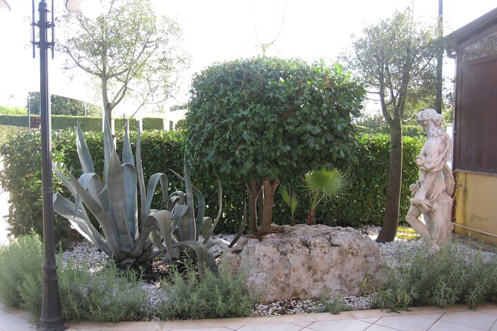 Hotel Exterior 65 of 72