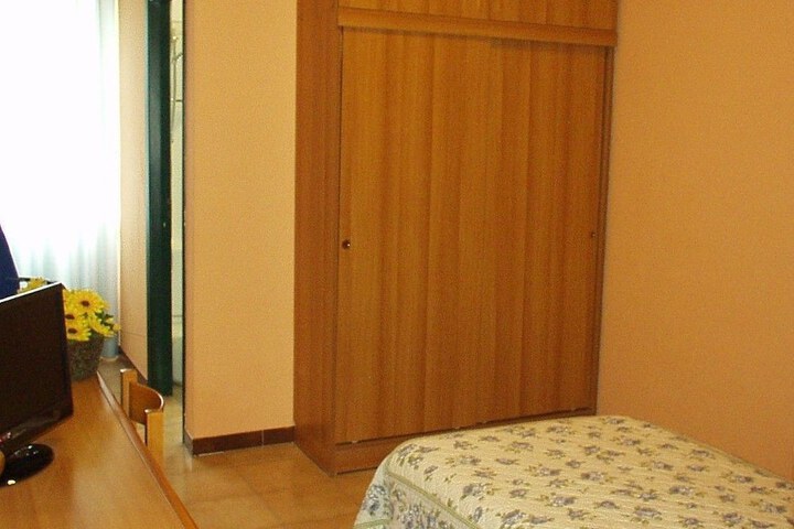 Room 8 of 22