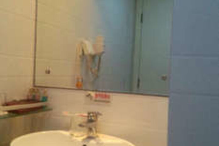 Room 6 of 39