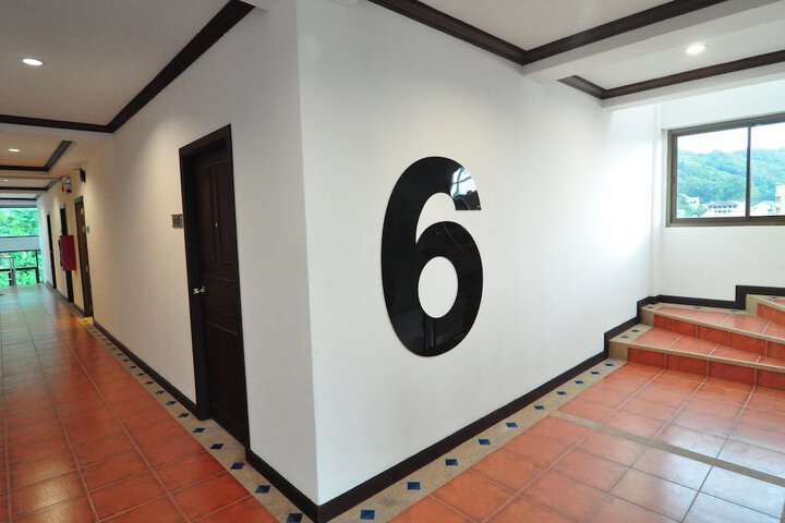Ballroom/Hall 36 of 40