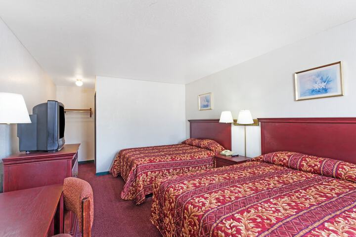 Room 8 of 32