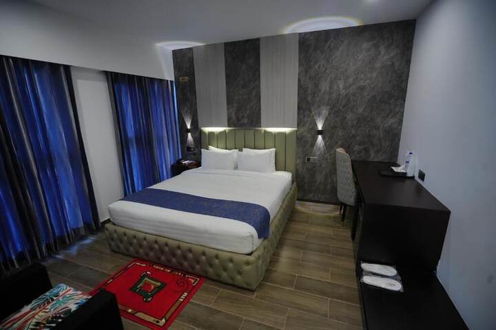 Room 17 of 77