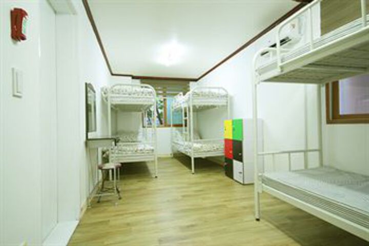 Room 48 of 93