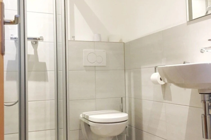 Room 6 of 13