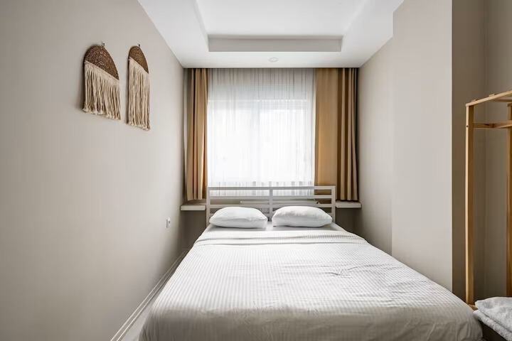 Room 5 of 293