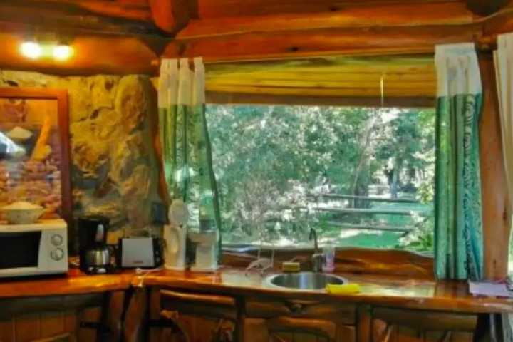 Dining 6 of 13