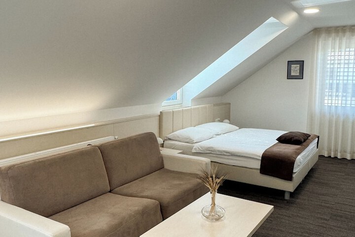 Room 7 of 70