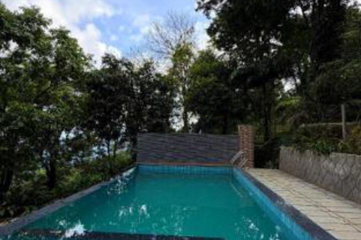 Pool 10 of 23