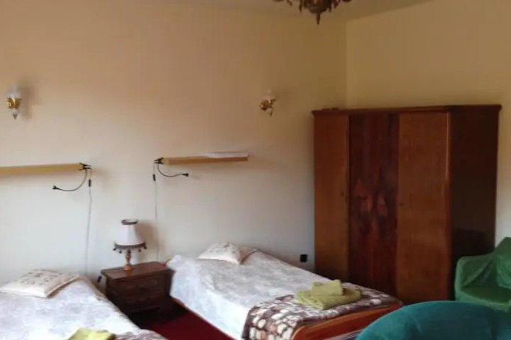 Room 2 of 9