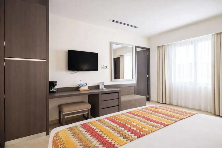 Room 35 of 176