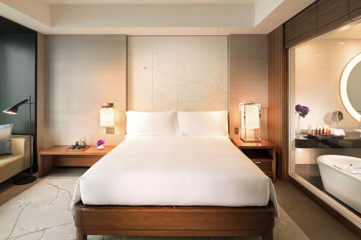 Room 28 of 111