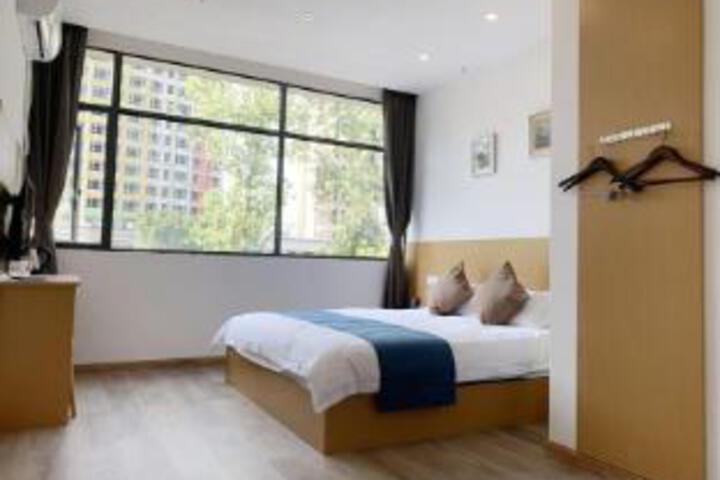 Room 5 of 7