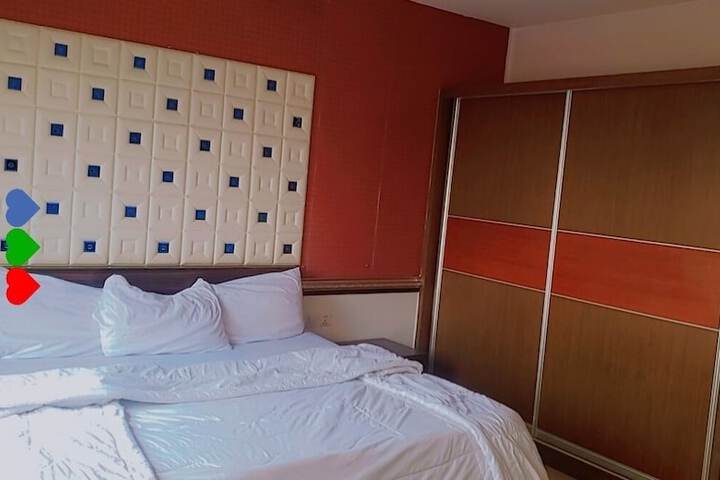 Room 5 of 9