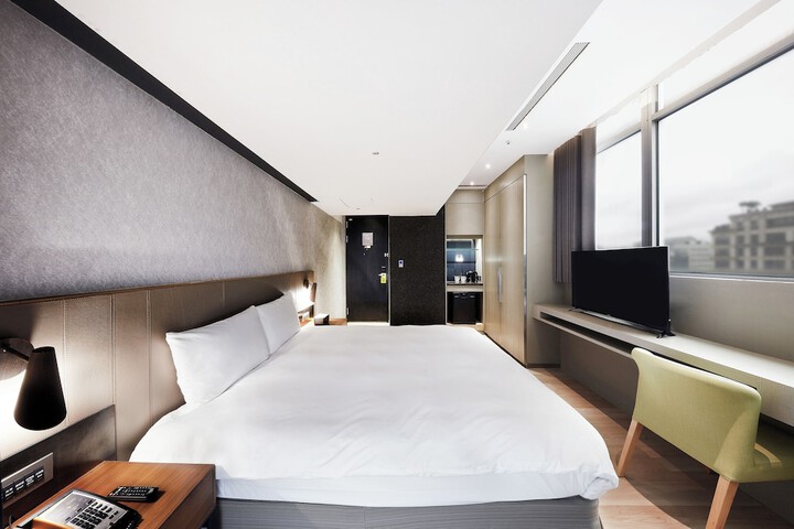 Room 12 of 72
