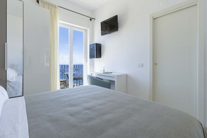 Room 5 of 20