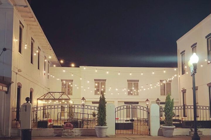 Hotel Exterior 25 of 28