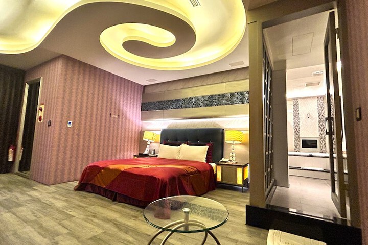 Room 26 of 97